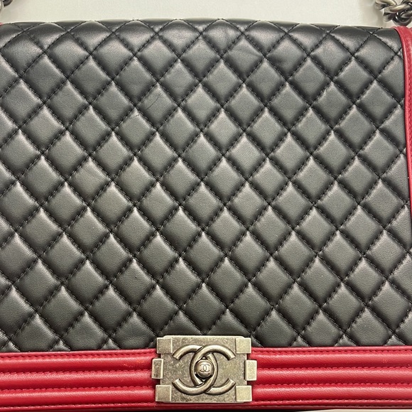 Chanel Lambskin Quilted Large Boy Bag flap, Black with Red piping - Picture 3 of 15